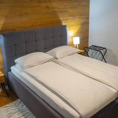 Neli - One Bedroom