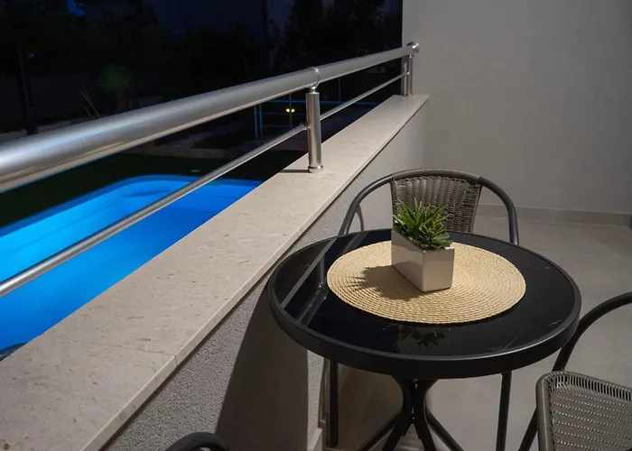 Neli - One Bedroom