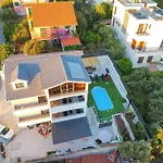 Neli - One Bedroom Apartman *