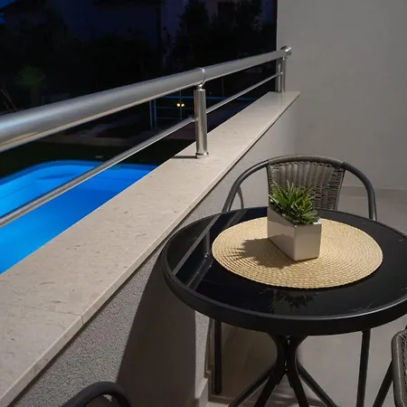 Neli - One Bedroom