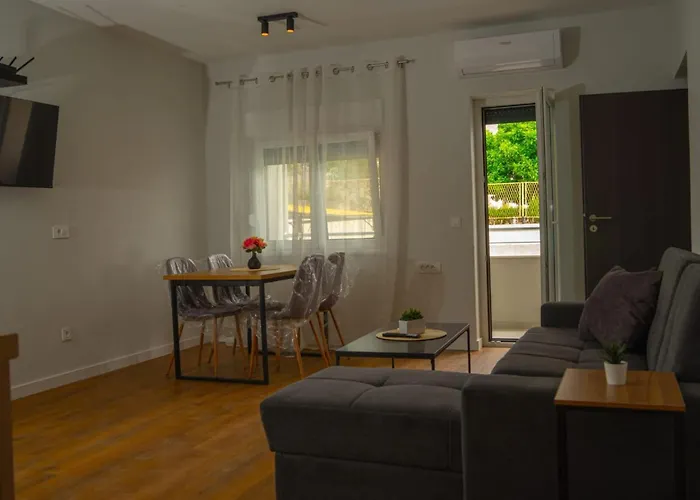 Neli - One Bedroom