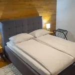 Neli - One Bedroom