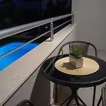 Neli - One Bedroom